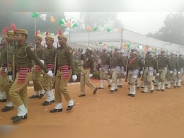 धौलपुर के गणतंत्र दिवस समारोह में शान से फहरा तिरंगा, कलेक्टर ने शहीदों के बलिदानों को किया याद धौलपुर के गणतंत्र दिवस समारोह में शान से फहरा तिरंगा, कलेक्टर ने शहीदों के बलिदानों को किया याद