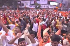Maratha Protesters Call off Strike After Ministers' Midnight-Meet Maratha Protesters Call off Strike After Ministers' Midnight-Meet
