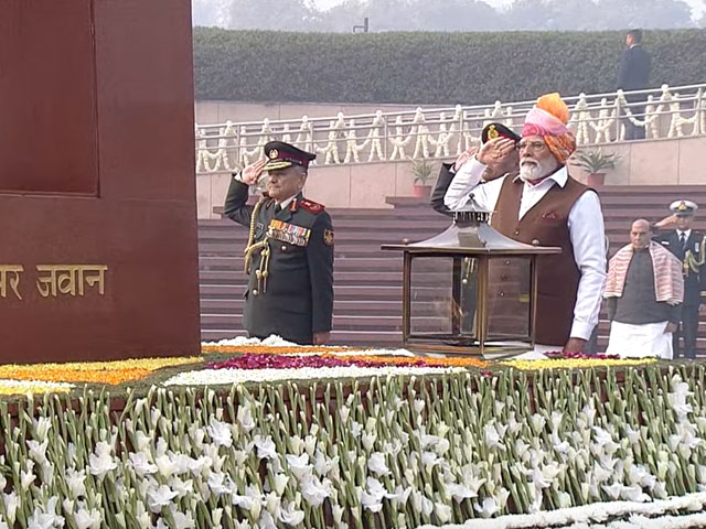PM Modi Pays Tributes At National War Memorial On Republic Day