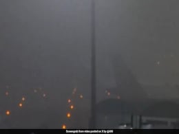 Fog Affects Visibility, Rail Traffic In Parts Of North India Fog Affects Visibility, Rail Traffic In Parts Of North India