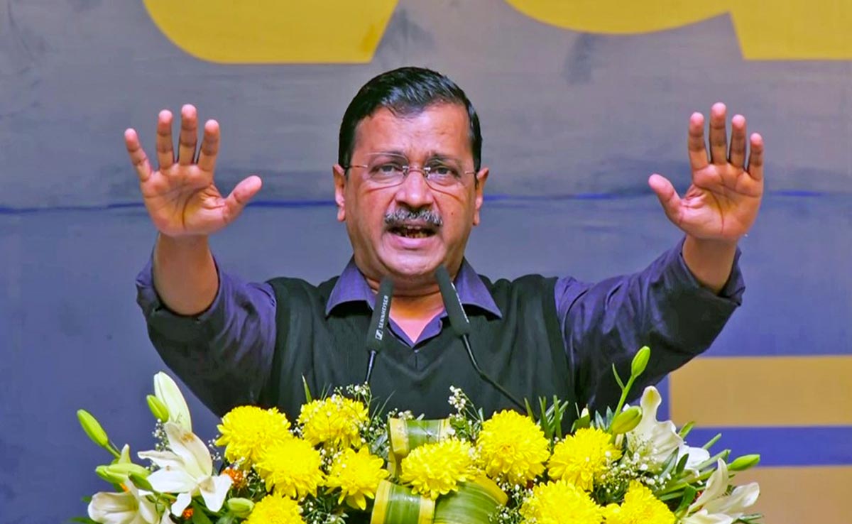 Delhi Crime Branch Team At Arvind Kejriwal's Over AAP's Poaching Claim