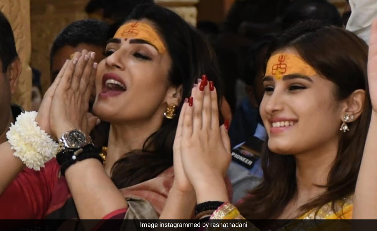 Raveena Tandon And Daughter Rasha Offer Prayers At Somnath's Jyotirling Temple. See Pics