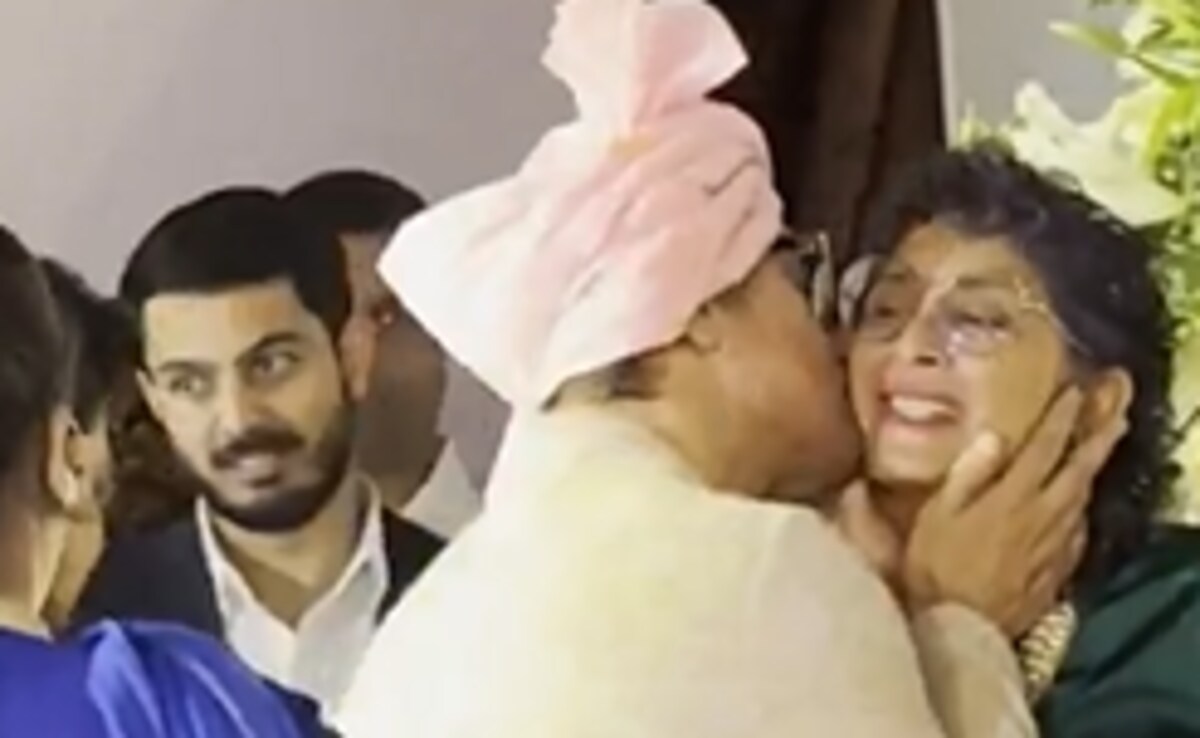 Aamir Khan Greets Ex-Wife Kiran Rao With A Kiss At Daughter Ira's Wedding