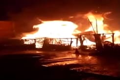 बिहारः बेगूसराय में घर में आग लगने से गर्भवती महिला समेत चार की मौत बिहारः बेगूसराय में घर में आग लगने से गर्भवती महिला समेत चार की मौत