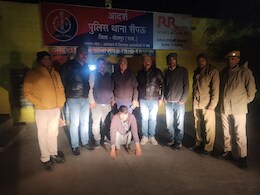 धौलपुर में देर रात पुलिस की बड़ी कार्रवाई, 25000 के इनामी डकैत लालू ठाकुर को किया गिरफ्तार धौलपुर में देर रात पुलिस की बड़ी कार्रवाई, 25000 के इनामी डकैत लालू ठाकुर को किया गिरफ्तार