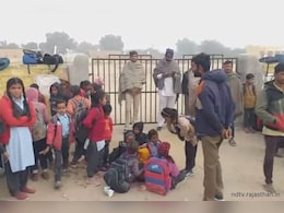 सर्दी की छुट्टी में बच्चों को नवोदय की परीक्षा दिलवाना भूल गए गुरु जी, आक्रोशित परिजनों ने स्कूल पर जड़ा ताला