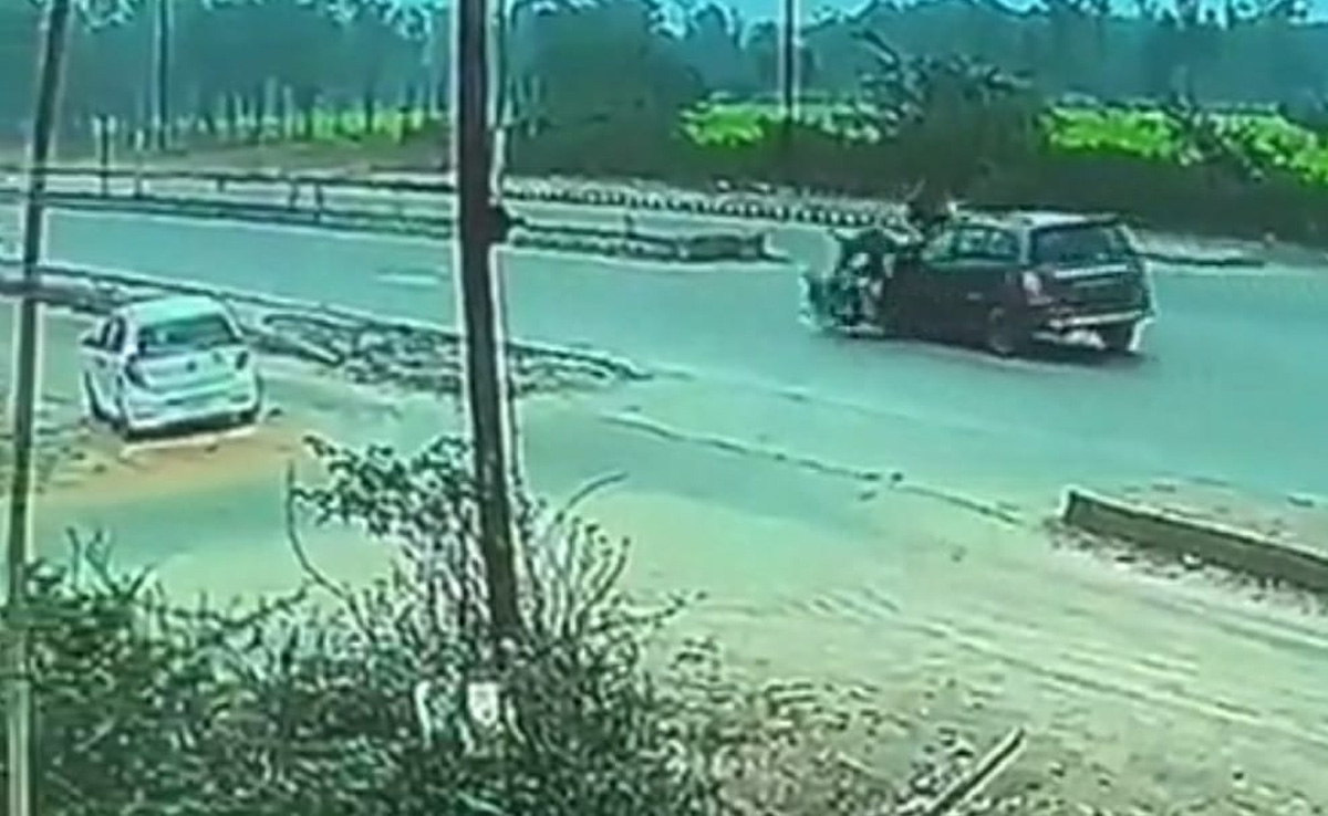 ग्वालियर में हिट एंड रन : कार की टक्कर से 5 फुट हवा में उछला बाइक सवार, सीसीटीवी में कैद हुई टक्कर
