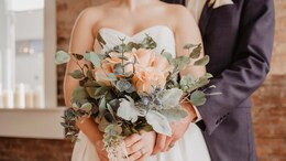 American Couple Holds "Pop-Up Wedding" At Coffee Shop Without Booking It, Owners React