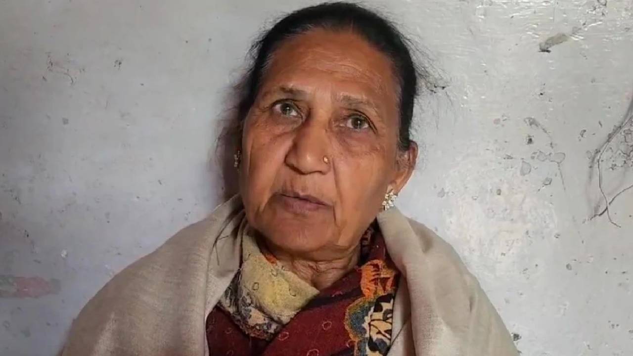 मांडला की मधू अरोरा ने जताई देहदान की इच्छा, कैबिनेट मंत्री किया शाल पहनाकर सम्मानित