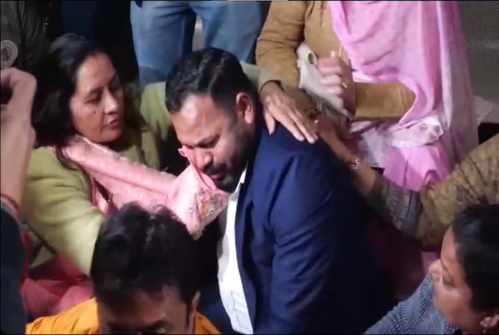 Chandigarh Mayoral Elections: On Camera, AAP's Mayoral Candidate Breaks ...