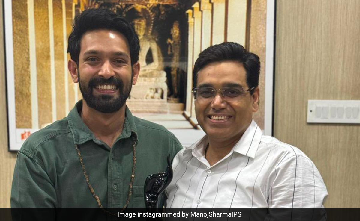 ''When One..'': Bureaucrat Who Inspired <i>'12th Fail'</i> Reacts After Vikrant Massey's Filmfare Win