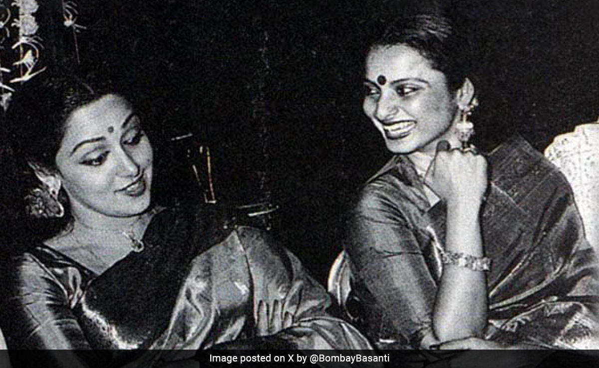 <i>Koffee With Karan 8</i>: Zeenat Aman And Neetu Kapoor On "Very Friendly" Rekha, "Very Open" Hema Malini