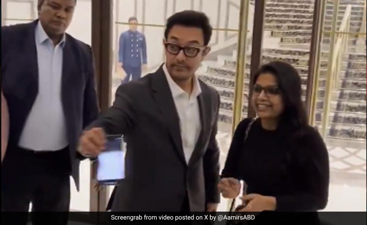 Viral: Aamir Khan Spotted In Delhi, Reportedly To Invite Guests To Ira's Wedding Reception