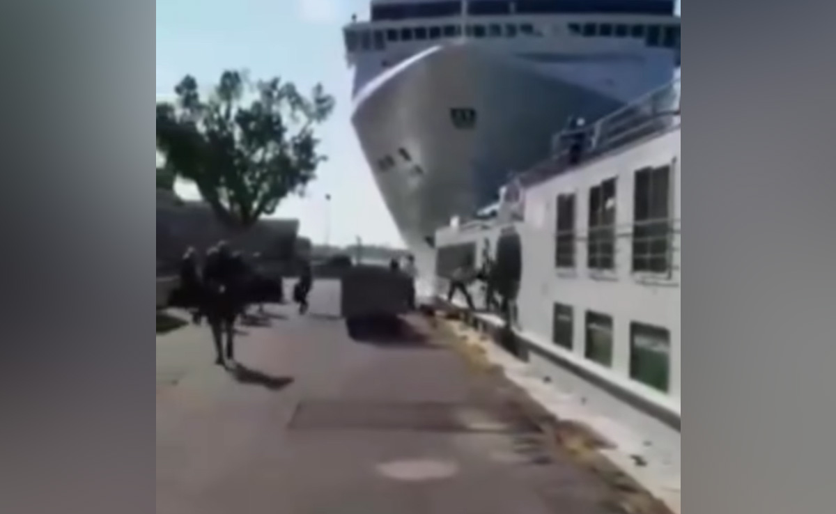 टूरिस्ट बोट से टकराया क्रूज, फिर हुआ कुछ ऐसा, वायरल हो रहा हादसे का ये वीडियो