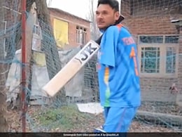 Sachin Tendulkar Inspired By Jammu And Kashmir Para Cricketer Amir, Wants A Jersey 'With His Name' Sachin Tendulkar Inspired By Jammu And Kashmir Para Cricketer Amir, Wants A Jersey 'With His Name'