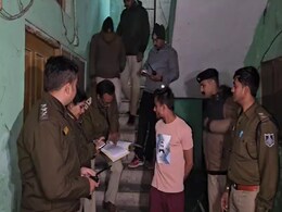 Ratlam: असामाजिक तत्वों के घर देर रात पुलिस ने दी दबिश, घर छोड़कर भागे बदमाश Ratlam: असामाजिक तत्वों के घर देर रात पुलिस ने दी दबिश, घर छोड़कर भागे बदमाश