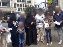 कर्नाटक विधानसभा के बाहर एक ही परिवार के 8 लोगों ने की सुसाइड की कोशिश, पुलिस ने रोका कर्नाटक विधानसभा के बाहर एक ही परिवार के 8 लोगों ने की सुसाइड की कोशिश, पुलिस ने रोका