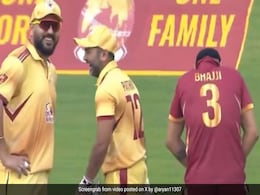 हरभजन सिंह बिना Abdominal Guard के बैटिंग करने पहुंचे, युवराज सिंह का रिएक्शन हुआ वायरल, Video हरभजन सिंह बिना Abdominal Guard के बैटिंग करने पहुंचे, युवराज सिंह का रिएक्शन हुआ वायरल, Video