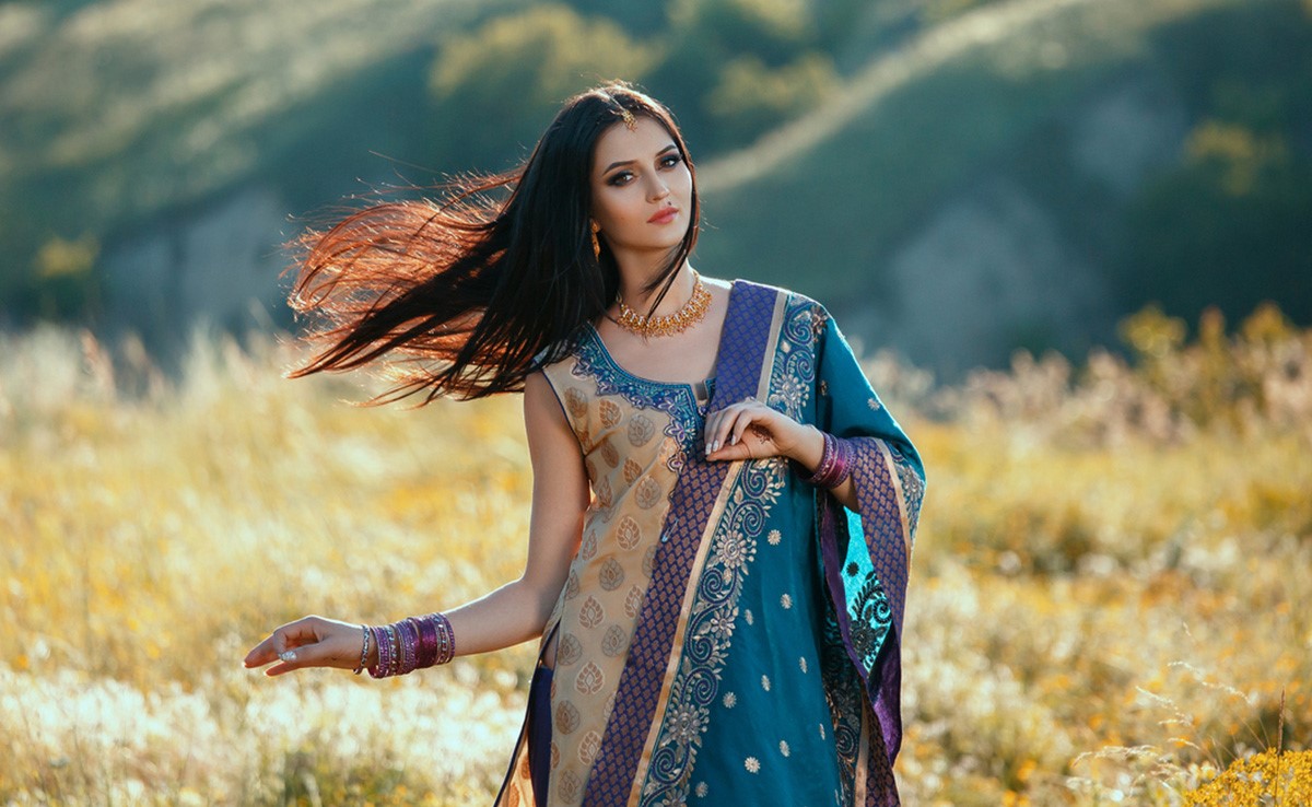 Amazon Great Republic Day Sale: Buy The Chicest Ethnic Wear This Wedding Season