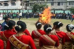 असम में माघ बिहू त्योहार को लेकर लोगों में कैसा उत्साह, इस रिपोर्ट में देखिए असम में माघ बिहू त्योहार को लेकर लोगों में कैसा उत्साह, इस रिपोर्ट में देखिए