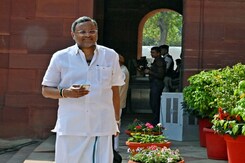 Karti Chidambaram In Trouble Over "PM More Popular Than Rahul Gandhi" Take Karti Chidambaram In Trouble Over "PM More Popular Than Rahul Gandhi" Take