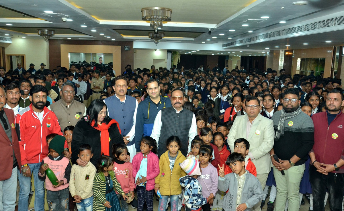 जबलपुर महापौर ने 1600 बच्चों को दिखाई 12वीं फेल फिल्म, कहा- 'असफलता से डरे नहीं, यही दिलाएगी सफलता'