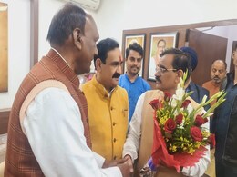 कांग्रेस के प्रदेश महामंत्री और पूर्व विधायक कमलापत आर्य बीजेपी में हुए शामिल, वीडी शर्मा ने दिलाई सदस्यता कांग्रेस के प्रदेश महामंत्री और पूर्व विधायक कमलापत आर्य बीजेपी में हुए शामिल, वीडी शर्मा ने दिलाई सदस्यता