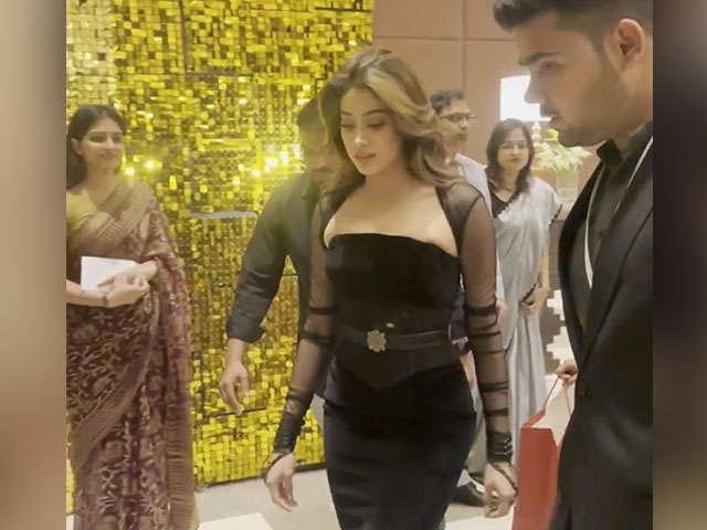 Janhvi Kapoor Was A Vision In Black