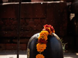 साल 2024 की पहली शिवरात्रि कब है जानिए यहां डेट, पूजा विधि और मुहूर्त साल 2024 की पहली शिवरात्रि कब है जानिए यहां डेट, पूजा विधि और मुहूर्त