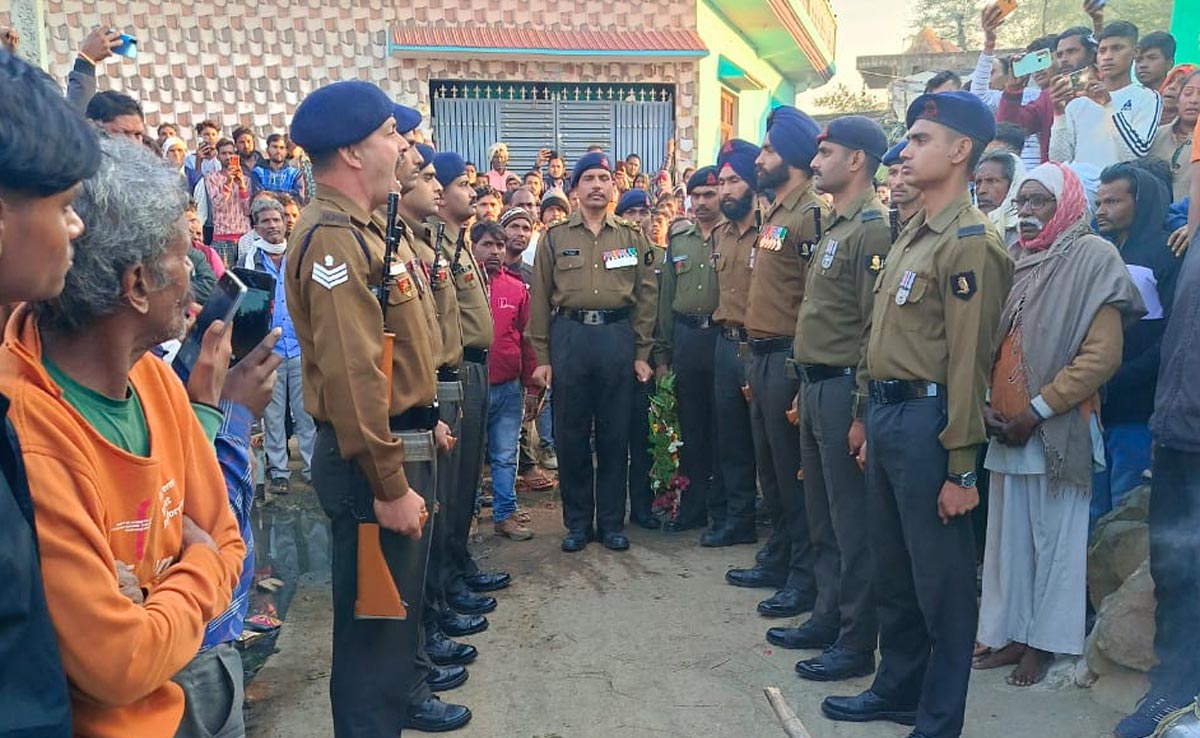 Tikamgarh: क्रिकेट खेलते समय आया अटैक, जवान की हुई मौत, राजकीय सम्मान से हुआ अंतिम संस्कार