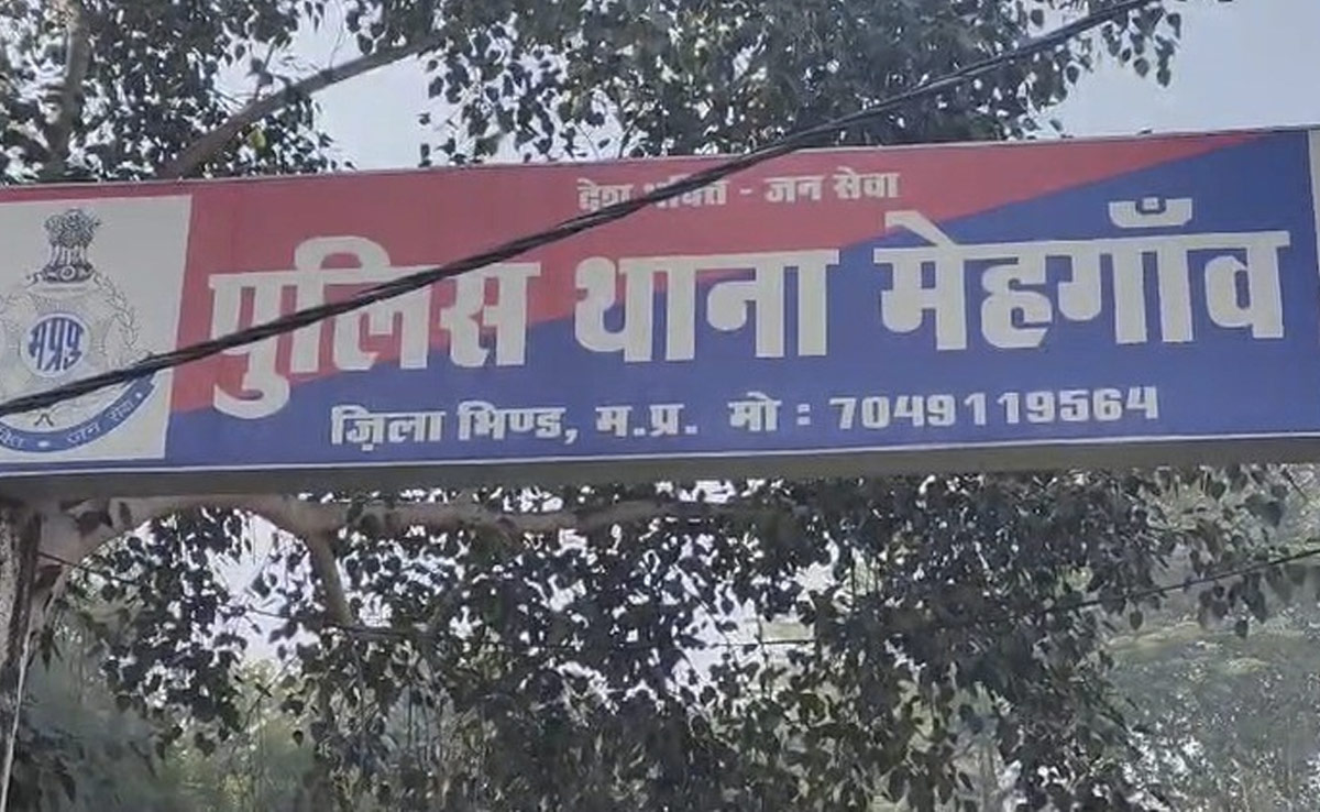 गाली से गोली तक... कलेक्टर के जाते ही भिड़े पूर्व और वर्तमान सरपंच, पूरे गांव के शस्त्र लाइसेंस सस्पेंड