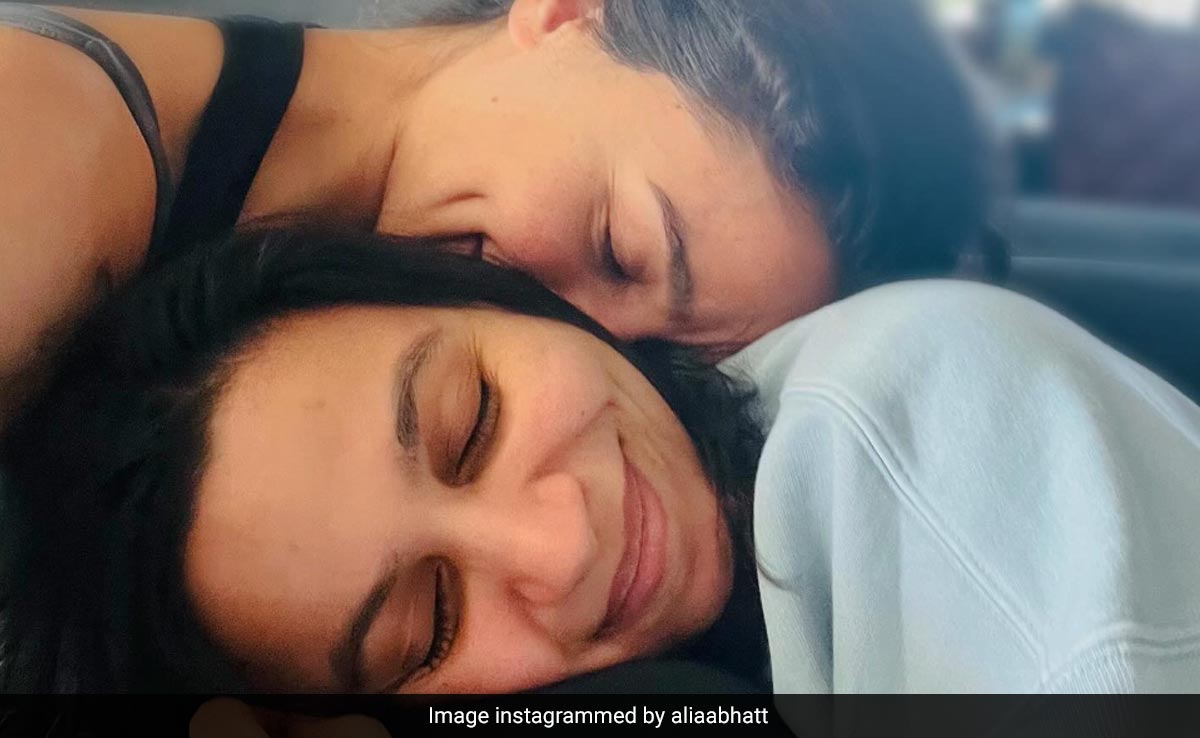 Cuteness Overloaded: Alia Bhatt And Sister Shaheen Are "Cuddly Sleepers"