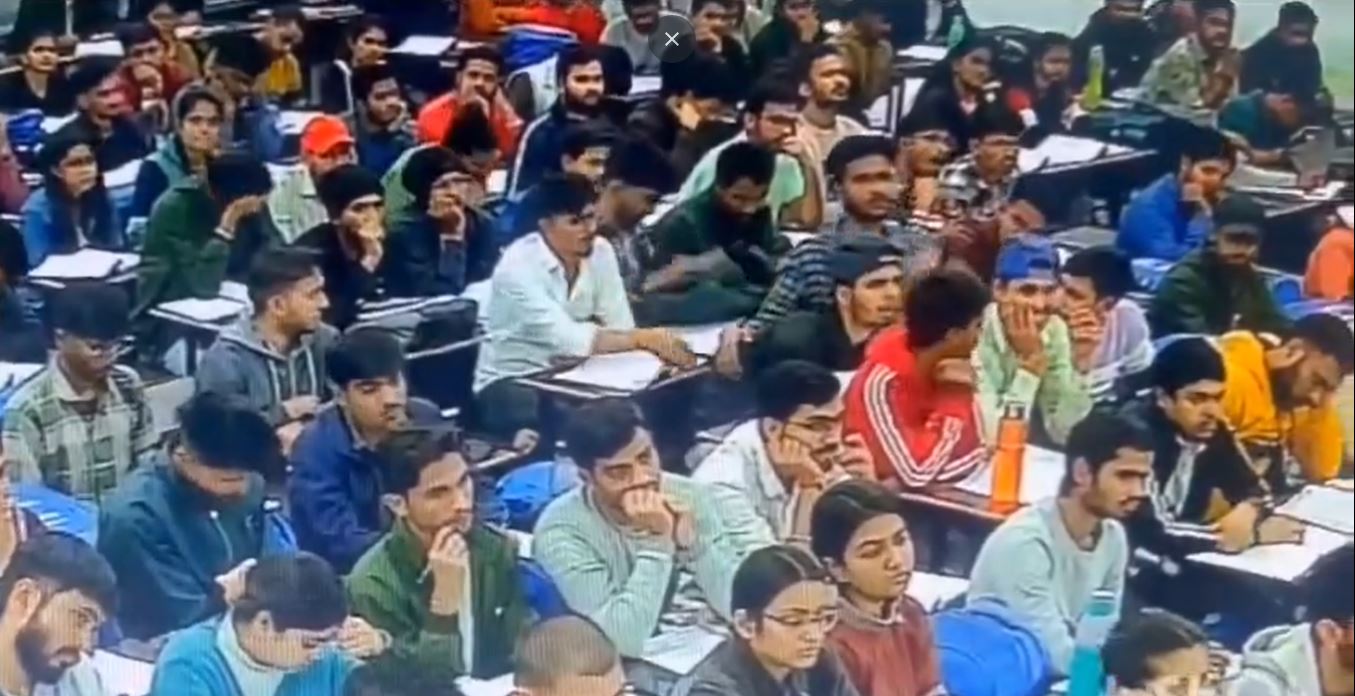 On Camera, College Student Collapses In Coaching Class In Indore, Dies On Camera, College Student Collapses In Coaching Class In Indore, Dies