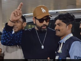 Watch: Fans Take Selfies As Rohit Sharma Looks Uber Cool On Return From South Africa Watch: Fans Take Selfies As Rohit Sharma Looks Uber Cool On Return From South Africa