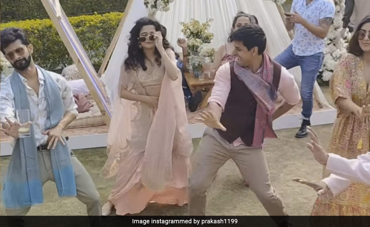 Nupur Shikhare And Mithila Palkar Lit Up Udaipur Festivities With Their <i>Jugnu</i> Dance