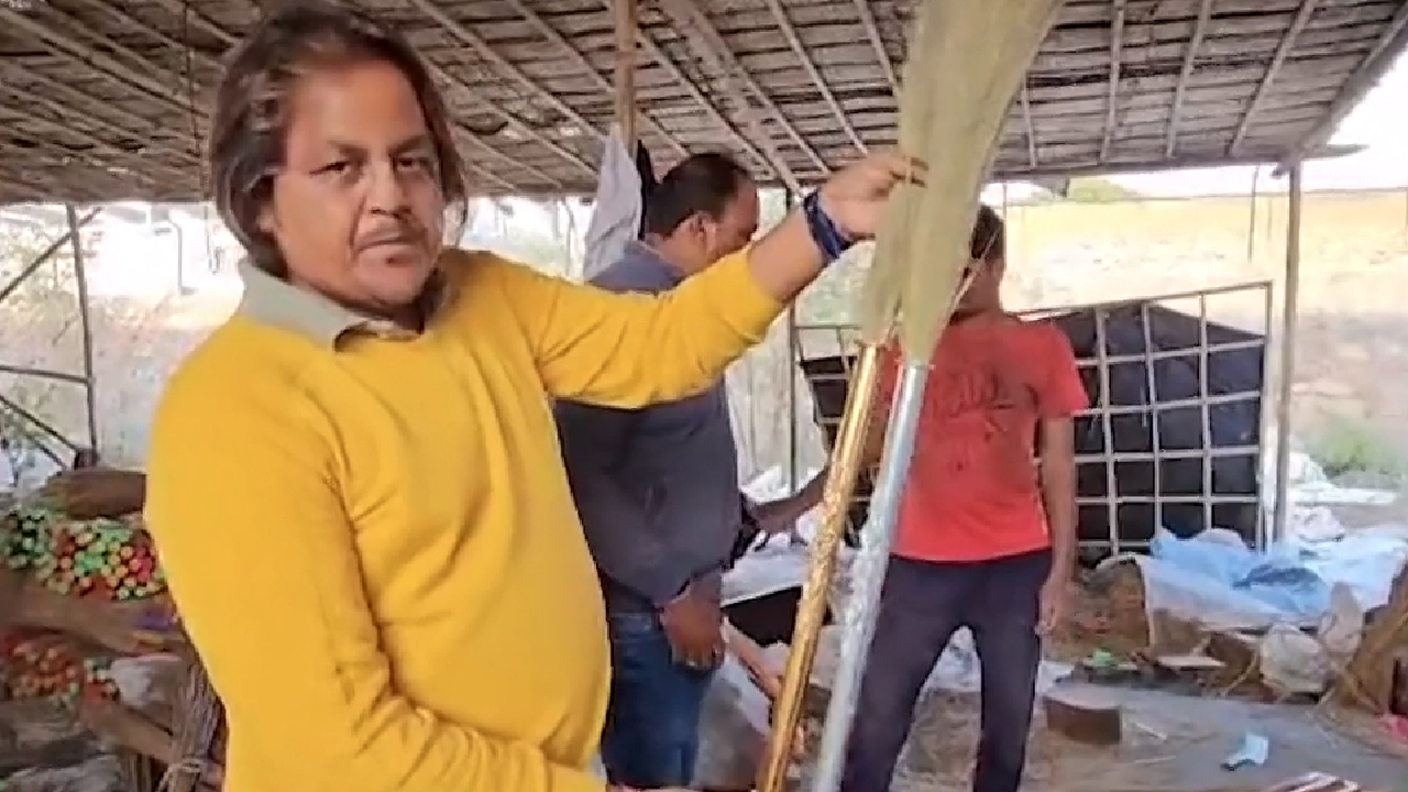 कोटा के रहने वाले राहुल जैन ने राम मंदिर के लिए बनाई विशेष झाड़ू