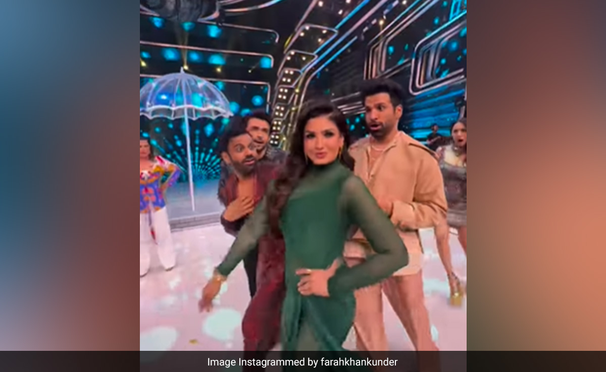 Malaika-Farah Were Ruling The Dance Floor. Then Shehar Ki Ladki Happened