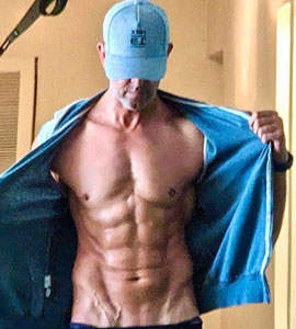 Bollywood News : 50 की उम्र में ऋतिक ने कैसे बनाई दमदार बॉडी? फिटनेस ट्रेनर ने बताया वर्कआउट सीक्रेट