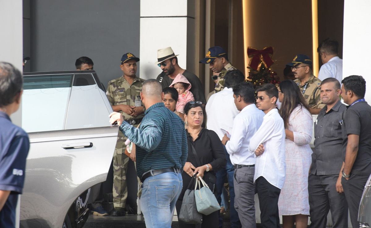 Viral: Ranbir Kapoor, Holding Raha In His Arms, Pictured At Airport With Alia Bhatt By His Side