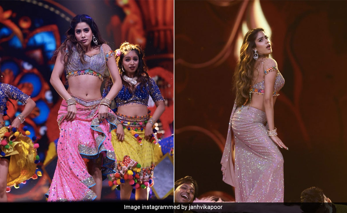 Among The Galaxy Of Bollywood Stars Was Janhvi Kapoor Shining Supreme In A Glitzy <i>Lehenga</i> On Stage