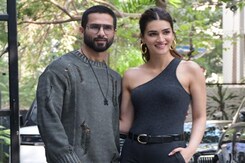 Make Way For <i>Teri Baaton Mein Aisa Uljha Jiya</i> Co-Stars Kriti Sanon-Shahid Kapoor Make Way For <i>Teri Baaton Mein Aisa Uljha Jiya</i> Co-Stars Kriti Sanon-Shahid Kapoor
