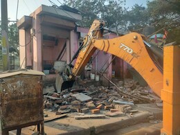 राजस्थान में अवैध मीट की दुकानों पर चला बुलडोजर, कई को थमाया गया नोटिस राजस्थान में अवैध मीट की दुकानों पर चला बुलडोजर, कई को थमाया गया नोटिस