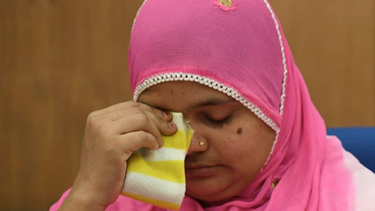 Bilkis Bano Case: बिलकिस बानो केस में सुप्रीम कोर्ट  की बड़ी जीत, टल गया गुजरात सरकार का फैसला