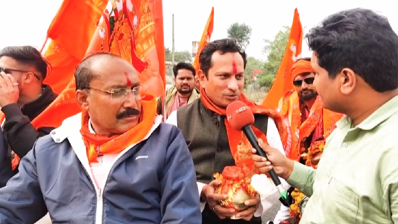 धार से अयोध्या दर्शन करने बाइक से निकले पड़े कांग्रेस विधायक सुरेंद्र सिंह बघेल