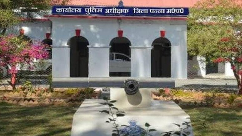 पर्सनल फोटो सोशल मीडिया पर वायरल करने की दी धमकी, लड़की के भाई और जीजा ने लगाया ठिकाने पर्सनल फोटो सोशल मीडिया पर वायरल करने की दी धमकी, लड़की के भाई और जीजा ने लगाया ठिकाने