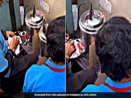 ट्रेन में ऐसे बनाई जाती है चाय? वायरल Video देख खराब हो जाएगा दिमाग, लोग बोले- इसीलिए गर्म पानी जैसा होता है स्वाद ट्रेन में ऐसे बनाई जाती है चाय? वायरल Video देख खराब हो जाएगा दिमाग, लोग बोले- इसीलिए गर्म पानी जैसा होता है स्वाद