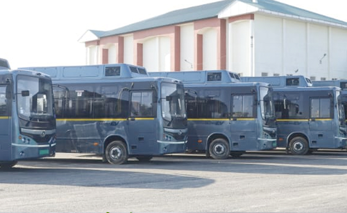 जम्मू को मिली 100 इलेक्ट्रिक बसें, गृह मंत्री अमित शाह ने दिखाई हरी झंडी