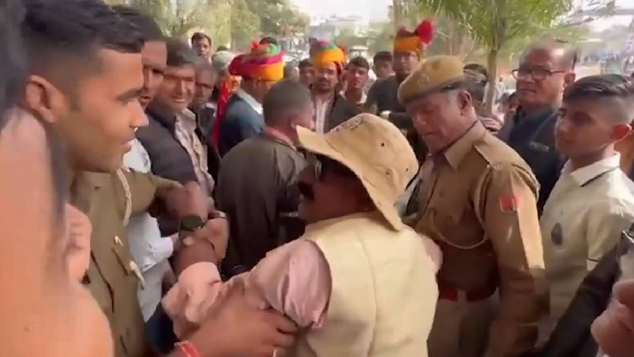 जब गणतंत्र दिवस पर नशा करके स्कूल पहुंचा प्रिंसिपल, फिर क्या हुआ?