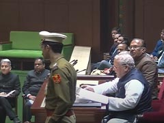 राजस्थान विधानसभा के पहले सत्र की हंगामेदार शुरुआत, नारे लगाते हुए डायस तक पहुंचे हनुमान बेनीवाल