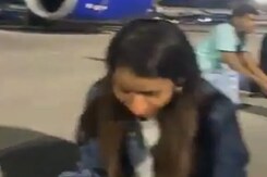 Passengers Eat Food On Tarmac, Next To Plane, After 12-Hour Delay Passengers Eat Food On Tarmac, Next To Plane, After 12-Hour Delay